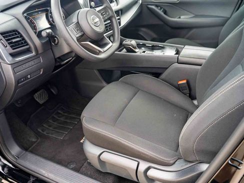 Used 2024 Nissan Rogue S FWD image 11