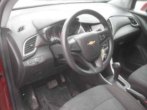 Used 2021 Chevrolet Trax LS AWD/4WD image 15