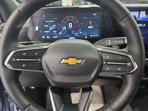 Used 2026 Chevrolet Equinox LT AWD/4WD image 18