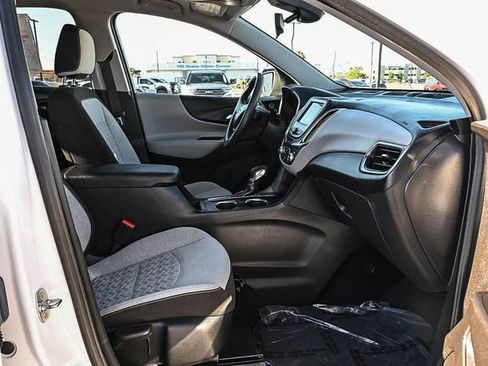 Used 2022 Chevrolet Equinox LS w/ LS Convenience Package FWD image 18