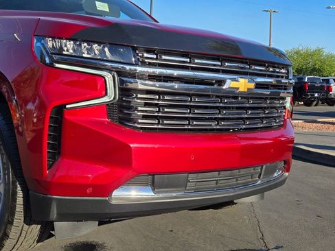 Used 2024 Chevrolet Suburban Premier w/ Premium Package AWD/4WD image 8