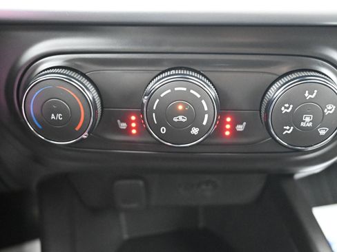 Certified 2024 Chevrolet Trax RS w/ Driver Confidence Package image 16