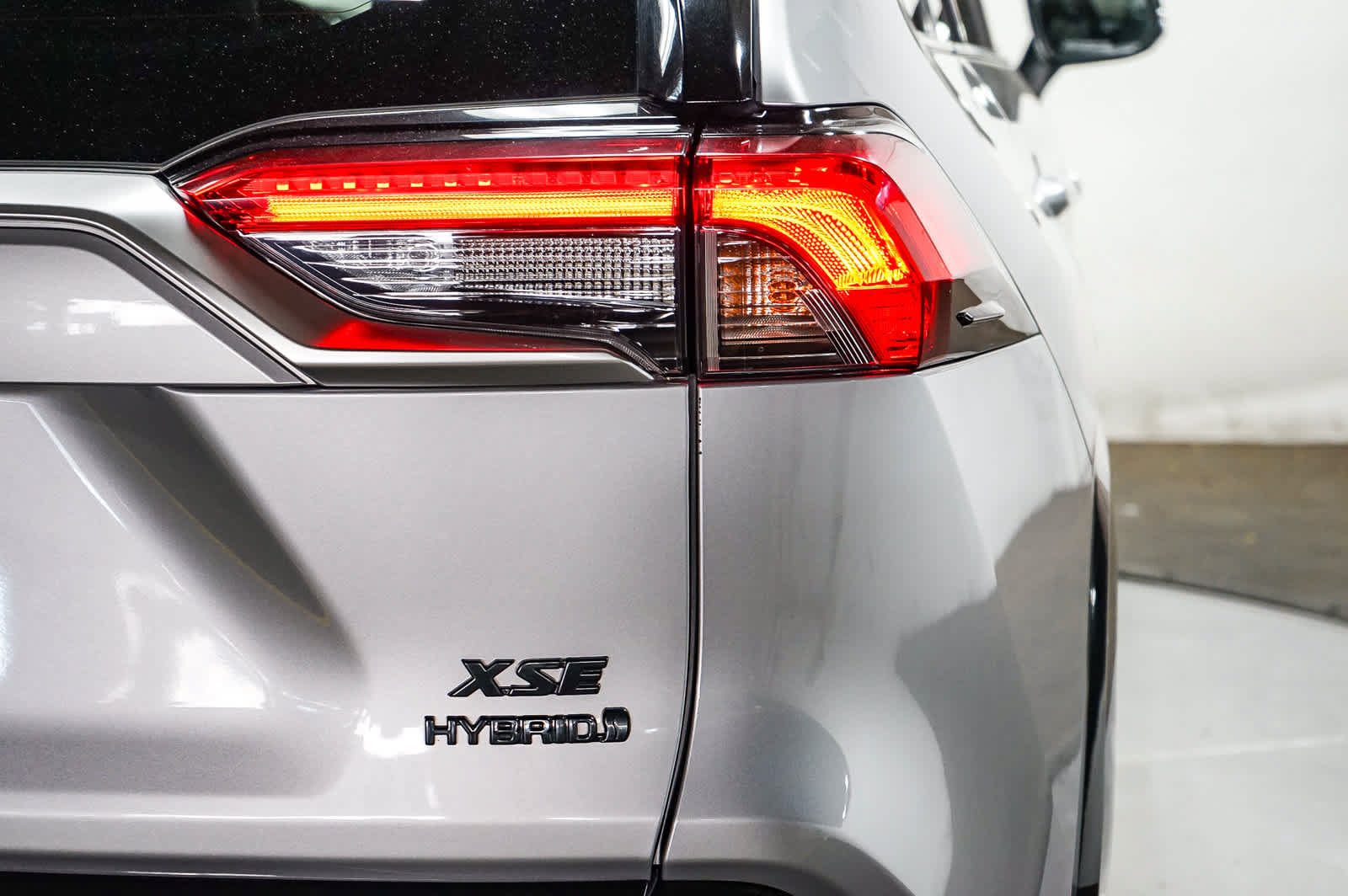 Used 2023 Toyota RAV4 XSE AWD/4WD image 11