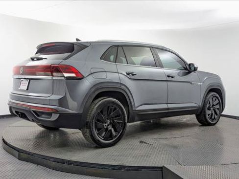 Used 2024 Volkswagen Atlas Cross Sport SE w/ Panoramic Sunroof Package FWD image 8