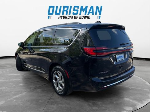 Used 2023 Chrysler Pacifica Limited image 4