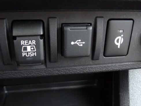 Used 2023 Toyota Tacoma TRD Sport AWD/4WD image 33