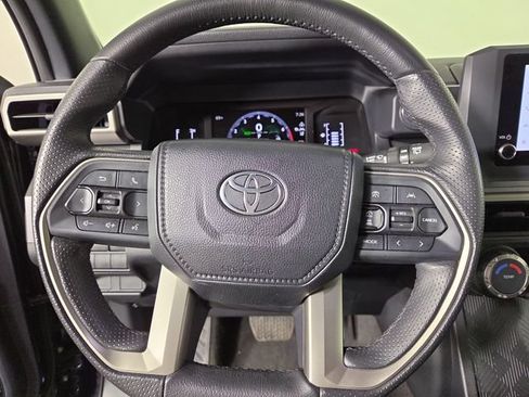 Used 2025 Toyota 4Runner SR5 AWD/4WD image 22