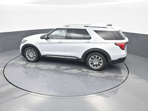 Used 2025 Ford Explorer Platinum RWD image 32