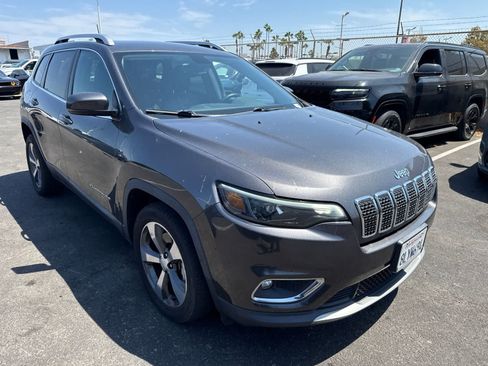 Used 2019 Jeep Cherokee Limited FWD image 9