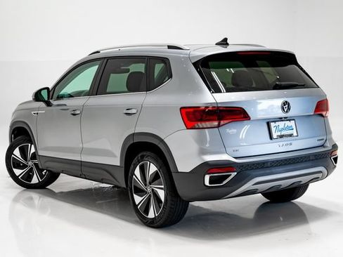 Used 2023 Volkswagen Taos SE w/ Panoramic Sunroof Package AWD/4WD image 33
