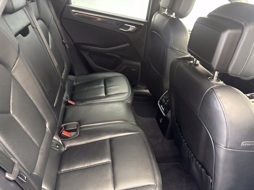 Certified 2024 Porsche Macan Turbo AWD/4WD image 28