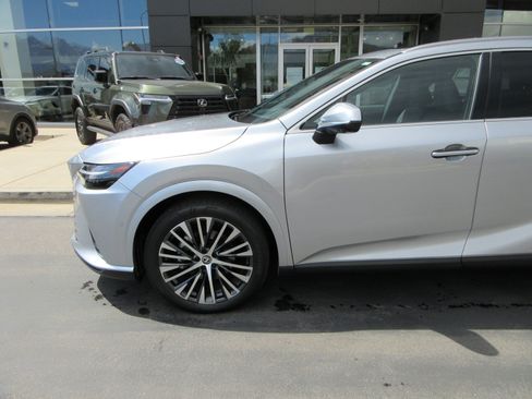 Used 2025 Lexus RX 350 w/ Convenience Package AWD/4WD image 2