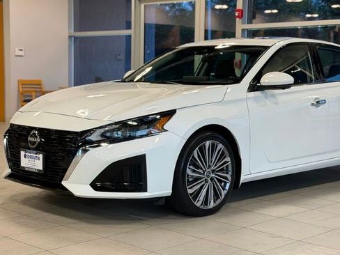 Used 2023 Nissan Altima 2.5 SL AWD/4WD image 3