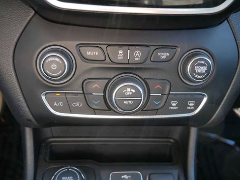 Used 2020 Jeep Cherokee Limited w/ Trailer Tow Group image 23