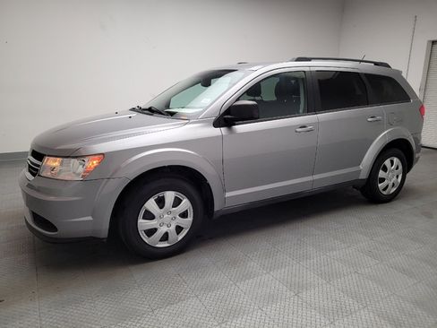 Used 2017 Dodge Journey SE w/ Flexible Seating Group FWD image 2
