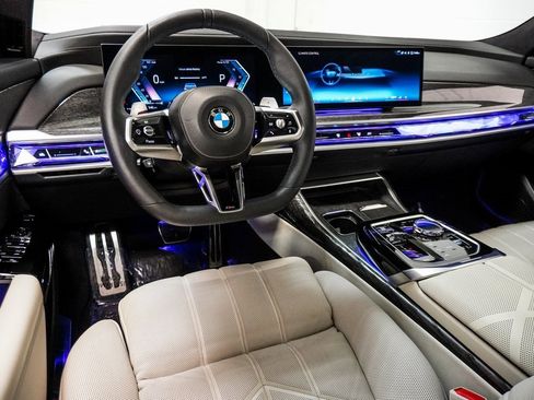 Used 2023 BMW 760i xDrive w/ Executive Package image 17