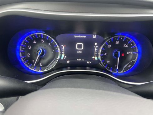 Used 2024 Chrysler Pacifica Touring-L image 24