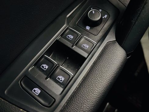 Used 2019 Volkswagen Tiguan SE w/ Panoramic Sunroof Package FWD image 39
