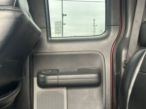 Used 2005 Ford F150 Lariat image 28