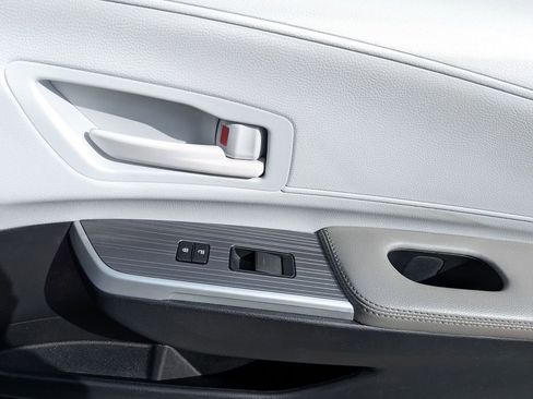 Used 2025 Toyota Sienna LE image 20