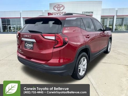 Used 2024 GMC Terrain SLE w/ Driver Convenience Package image 5