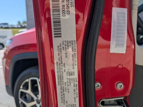 Used 2025 Jeep Compass Limited image 35