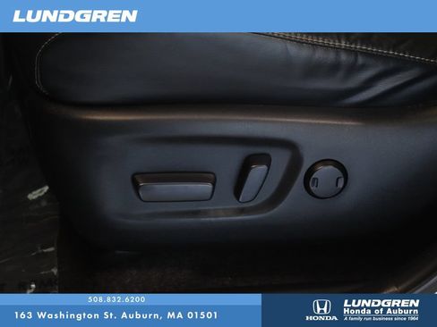 Used 2015 Toyota RAV4 Limited w/ Technology Package AWD/4WD image 12