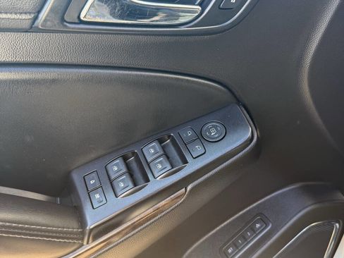 Used 2016 Chevrolet Suburban LT image 12