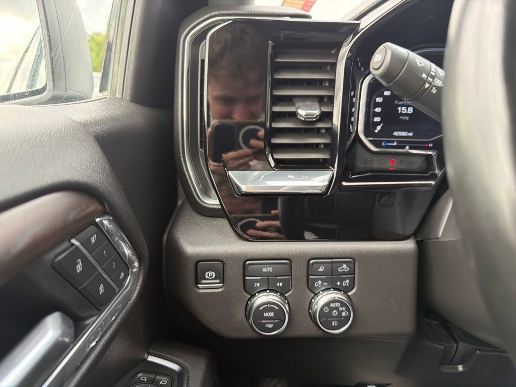 Used 2025 GMC Sierra 1500 SLT AWD/4WD image 18