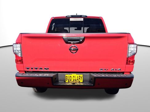 Used 2022 Nissan Titan SV image 7
