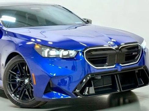 Used 2025 BMW M5 w/ Executive Package image 5