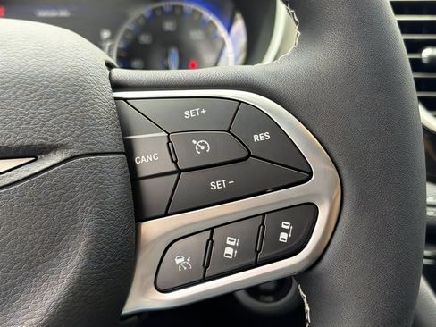 New 2027 Chrysler Pacifica Select FWD image 25
