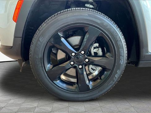 Used 2023 Jeep Grand Cherokee L Laredo AWD/4WD image 32