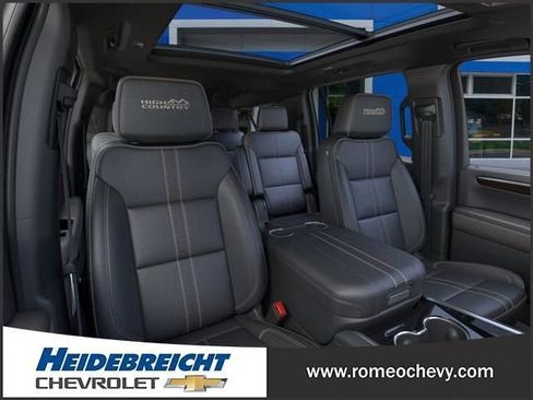 New 2025 Chevrolet Suburban High Country image 17