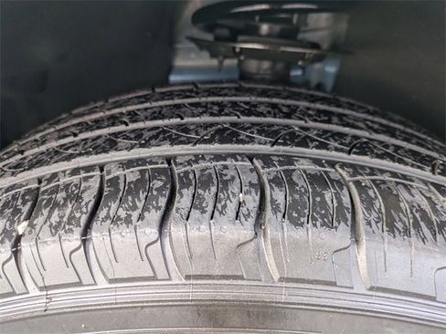 Used 2022 Ford Edge SE image 11