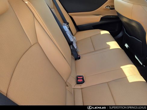 Used 2025 Lexus ES 300h w/ Premium Package FWD image 30