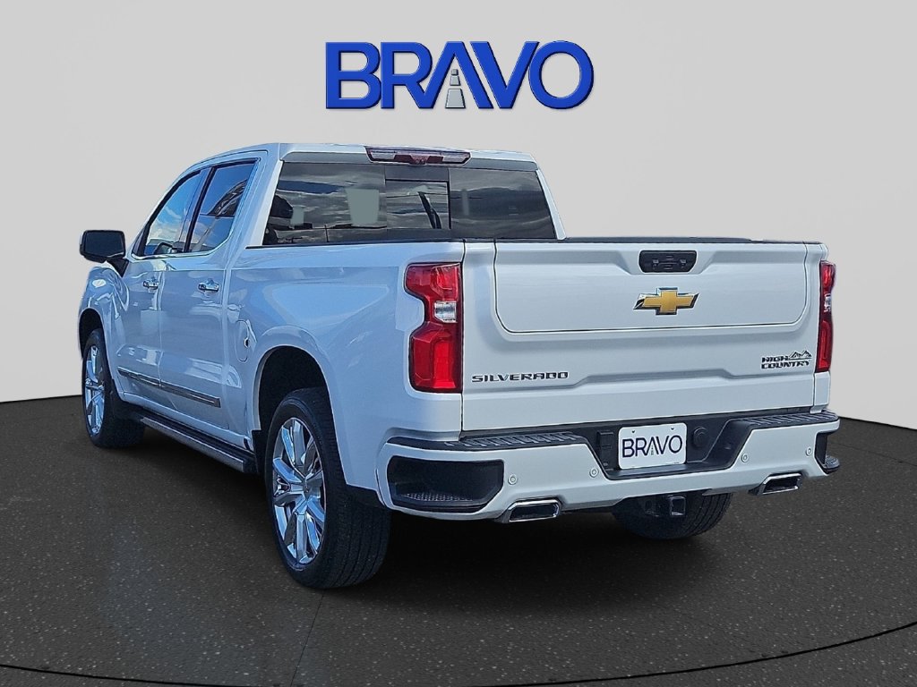 Used 2022 Chevrolet Silverado 1500 High Country w/ High Country Premium Package AWD/4WD image 3
