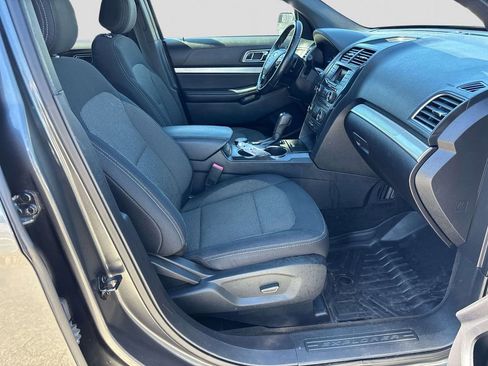 Used 2017 Ford Explorer XLT AWD/4WD image 15
