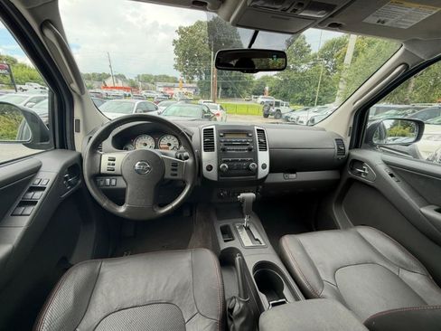 Used 2011 Nissan Frontier PRO-4X w/ Pro-4x Luxury Pkg AWD/4WD image 2