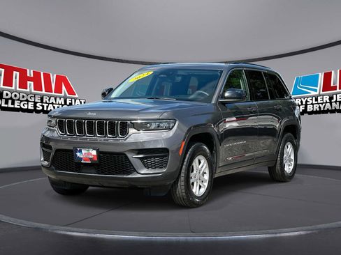 Used 2024 Jeep Grand Cherokee Laredo AWD/4WD image 1