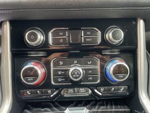 Used 2024 GMC Yukon XL Denali image 28