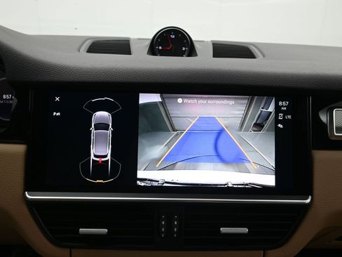 Certified 2023 Porsche Cayenne Platinum Edition image 25