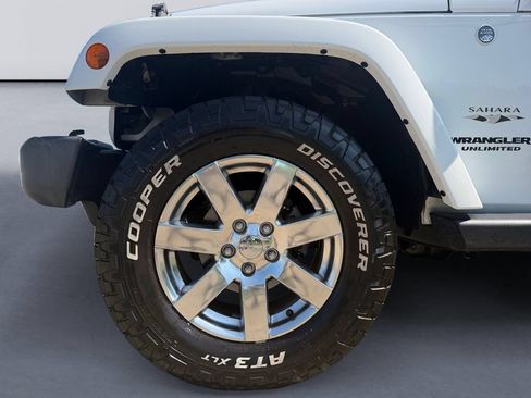 Used 2017 Jeep Wrangler Unlimited Sahara AWD/4WD image 9