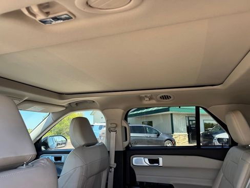 Used 2023 Ford Explorer Platinum w/ Technology Package AWD/4WD image 15