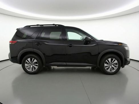 Used 2025 Nissan Pathfinder SV image 11