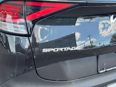 Used 2023 Kia Sportage LX AWD/4WD image 11