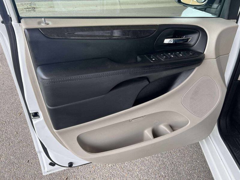 Used 2018 Dodge Grand Caravan SE FWD image 15