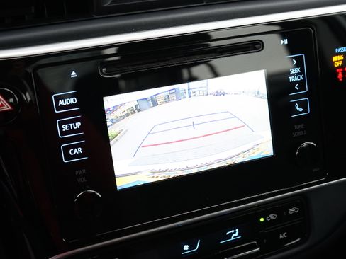 Used 2018 Toyota Corolla LE image 18