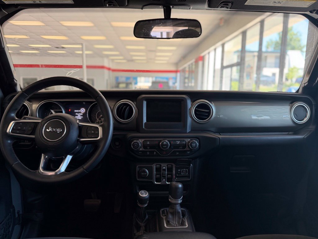 Used 2018 Jeep Wrangler Unlimited Sahara AWD/4WD image 10