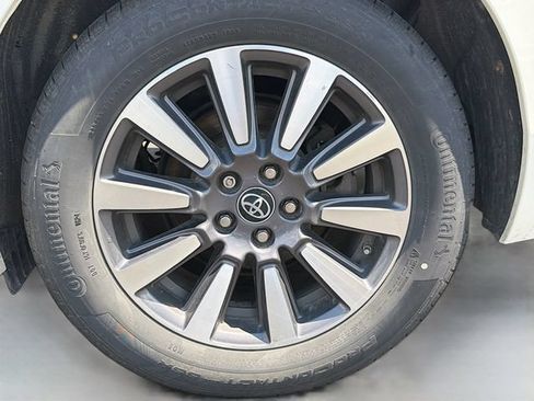 Used 2018 Toyota Sienna XLE Premium AWD/4WD image 29